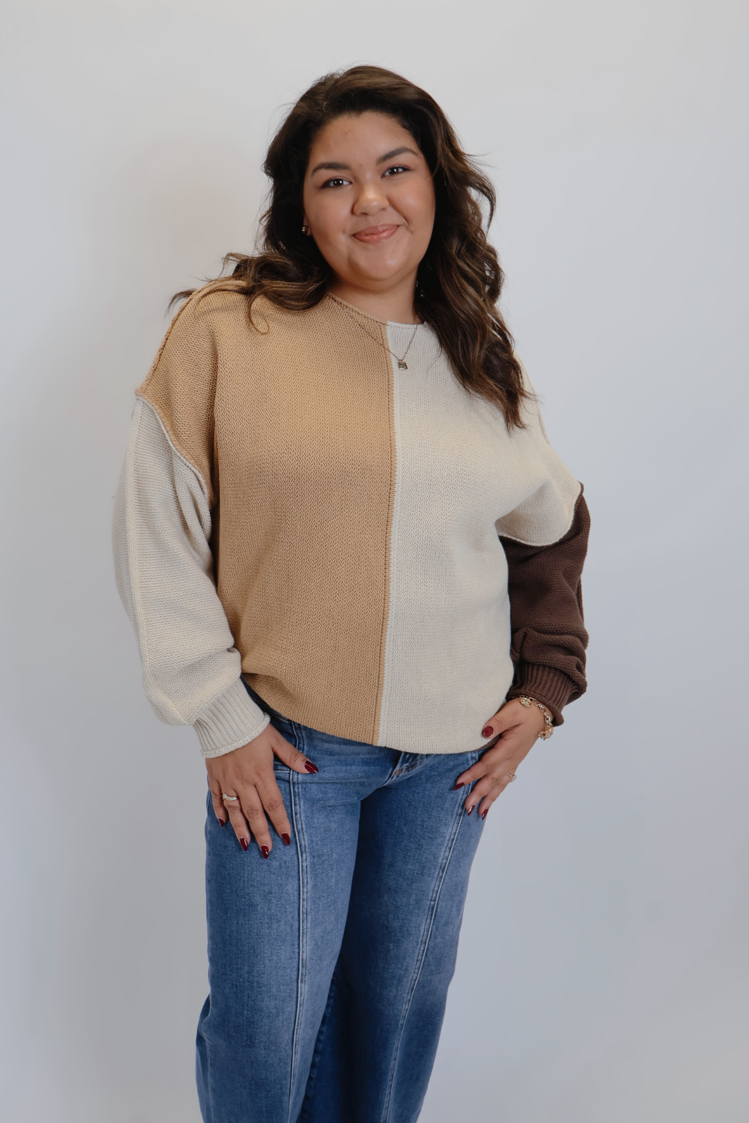 Suéter con bloques de color Brown Sugar