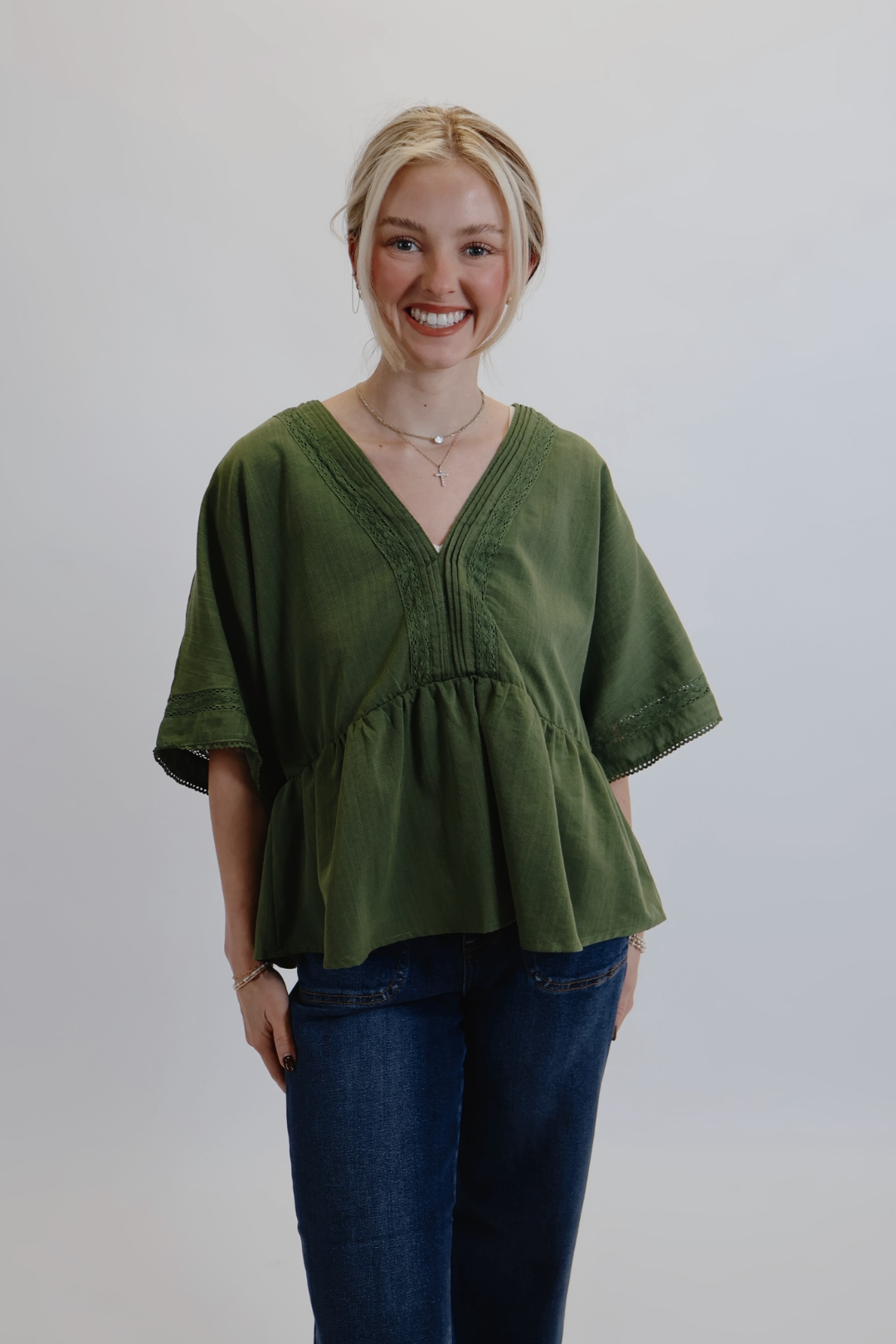 Top peplum de encaje susurrado