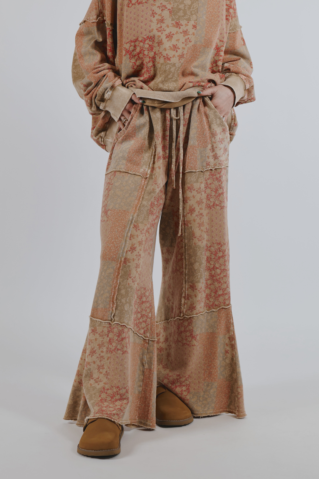 Pantalones de rizo con patchwork Soft Bloom